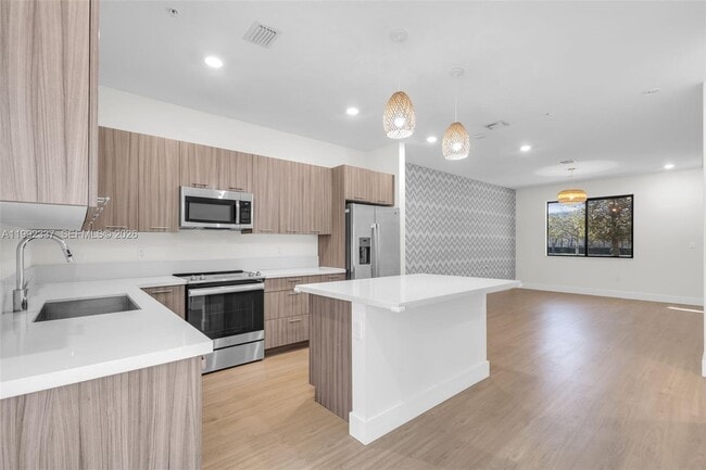 Building Photo - 8363 NW 41st St Unit 1