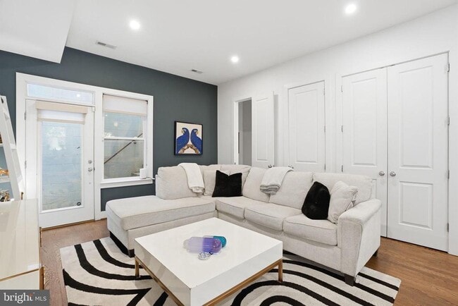 Photo - 145 Adams St NW