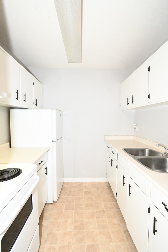 Building Photo - 4280 Quentin Ave Unit 110