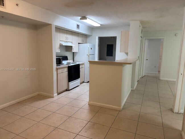 Photo - 11133 SW 8th St Unidad 102
