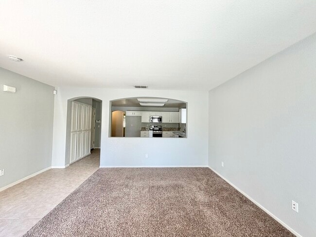Bright and inviting 3-bedroom, 2-bathroom home!