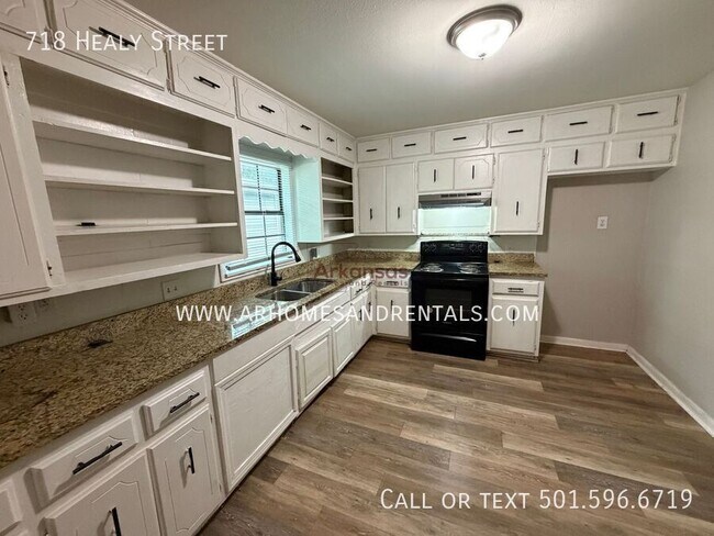 Photo - 718 Healy St
