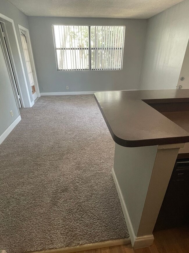 Photo - ONE BEDROOM ONE BATHROOM! WATERFRONT COMMUNITY! Unidad -1