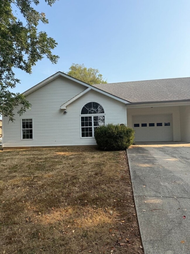 Building Photo - 104 Cedar Tree Ln Unit A Rental