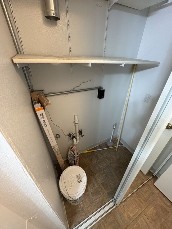 Photo - 1 Bed 1 Bath + Flex Room - Updated! Unit 39