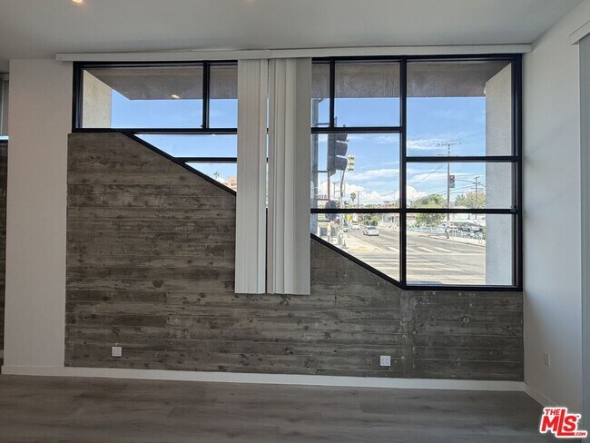 1870 1st St Unidad 101
