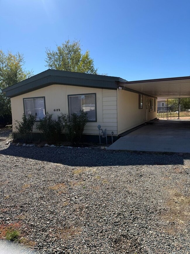 Building Photo - 3 bedroom 2 bath home in quiet neighborhood