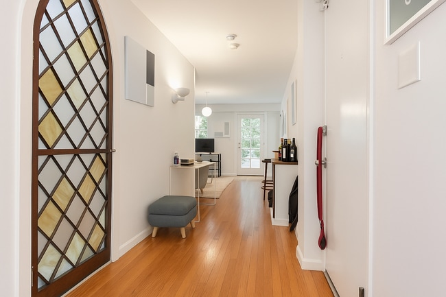 Building Photo - 47 W 12th St Unit 1 Rental