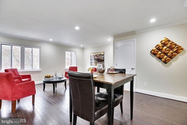Photo - 2050 Forest Hill Ln