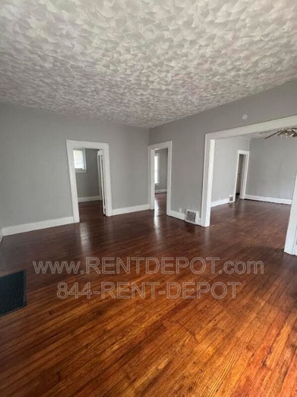 Photo - 621 Covert Ave