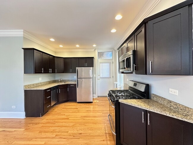 Photo - 4414 N Rockwell St Unit 3