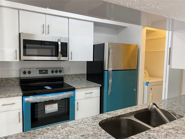 Building Photo - 733 Riverside Dr Unit 1212