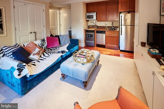 Building Photo - 1701 Locust St Unit 1807