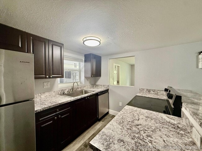 Building Photo - 726 SW 81st Ave Unit 14A