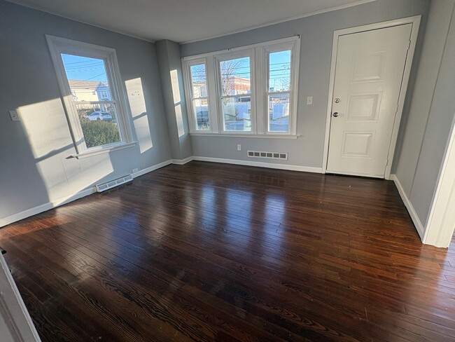 Photo - 121 School St