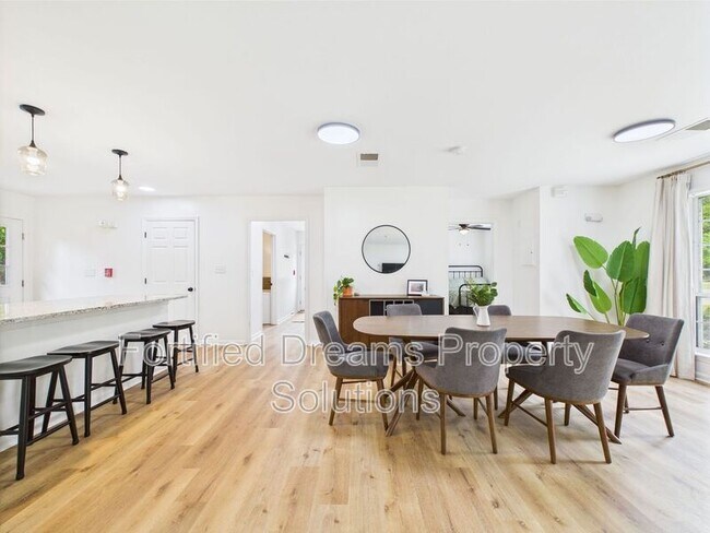 Photo - 355 Ransom Rd