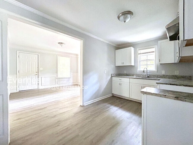 Photo - 747 Gary Rd NW