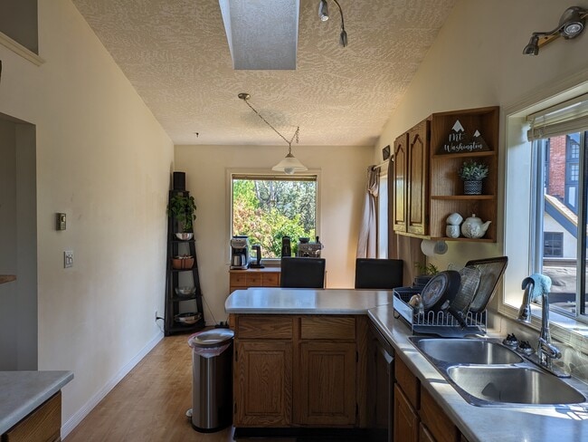 Photo - 1006 Highrock Av