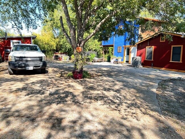 Photo - 2012 Maxwell Ln