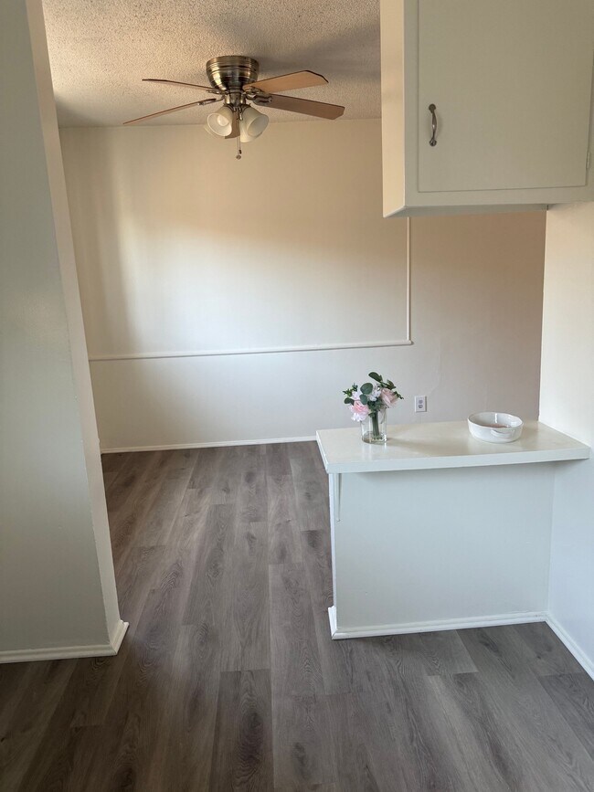 6857 Whitsett Ave