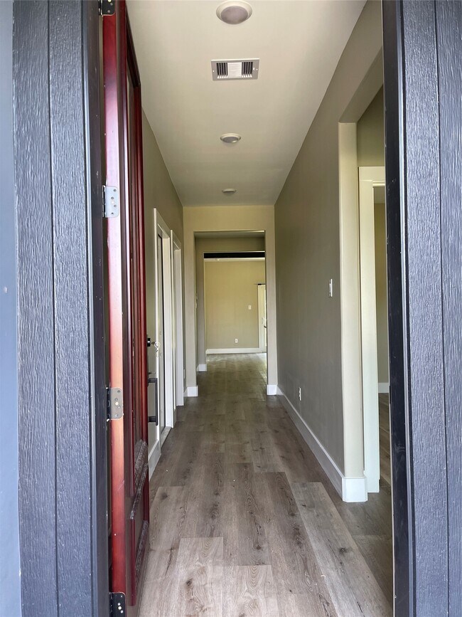 Photo - 607 Schurmier Rd