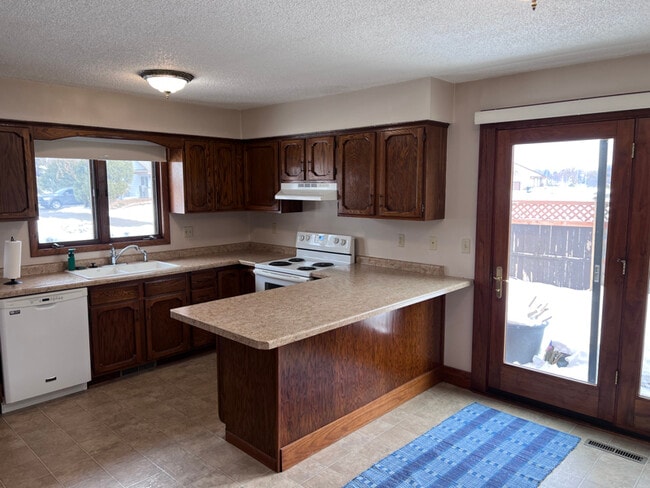 Photo - 8350 144th St W