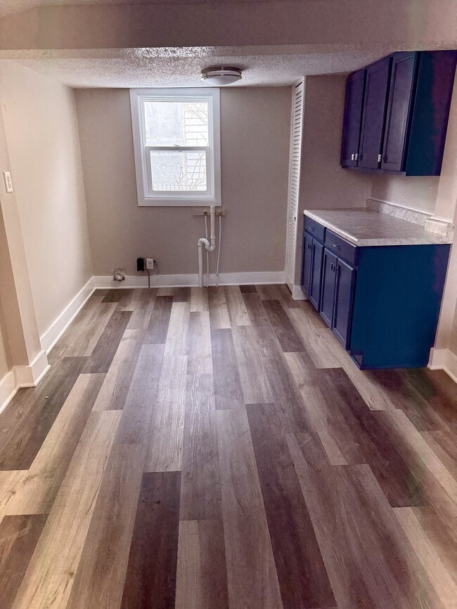 Photo - 207 W Broadway St