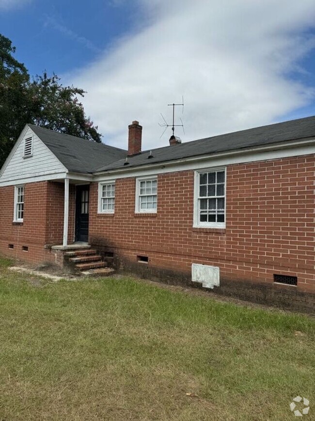 Building Photo - Charming 1 Bedroom Rental