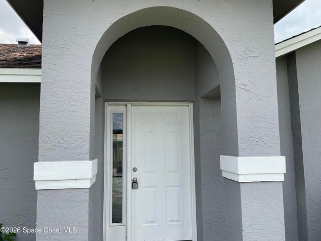 Photo - 1712 Valcourt St NW