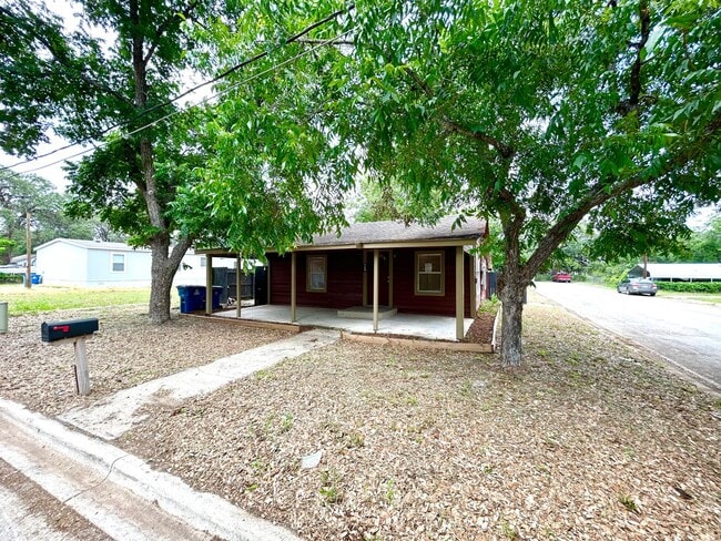 Photo - 729 Burmeister St