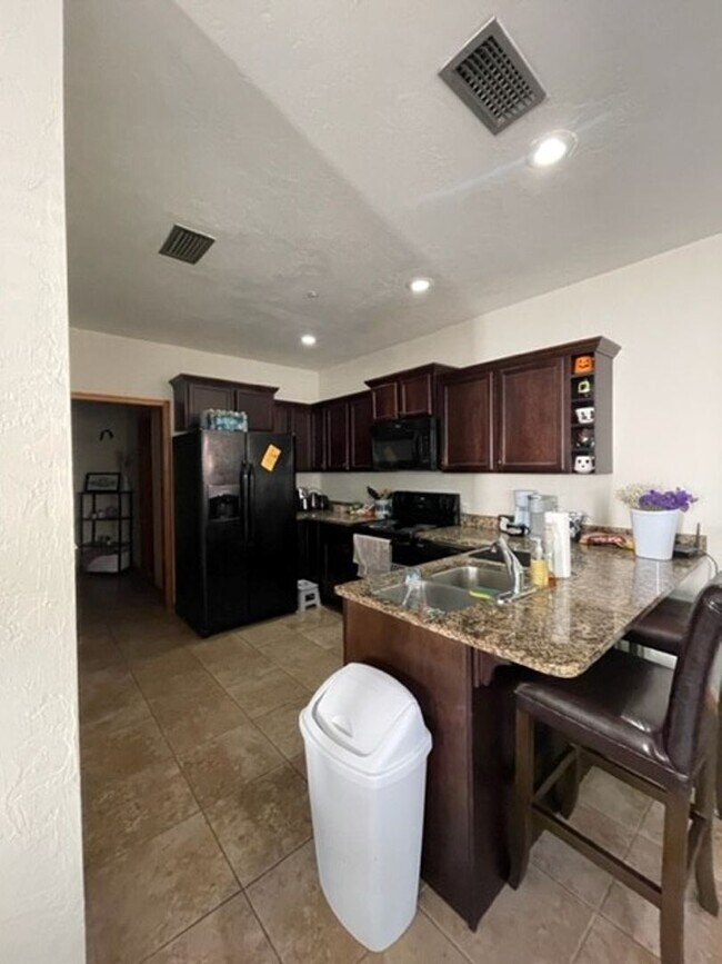 Photo - C0517 Woodbury Row Unidad 10