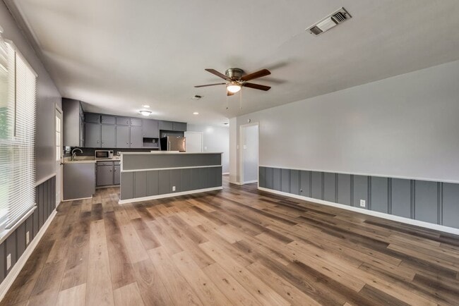 Photo - 1014 W Belden St