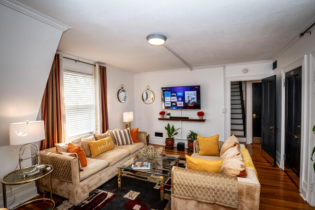 Living room - 1614 Genesee St Unidad Apartment  and Ensuite