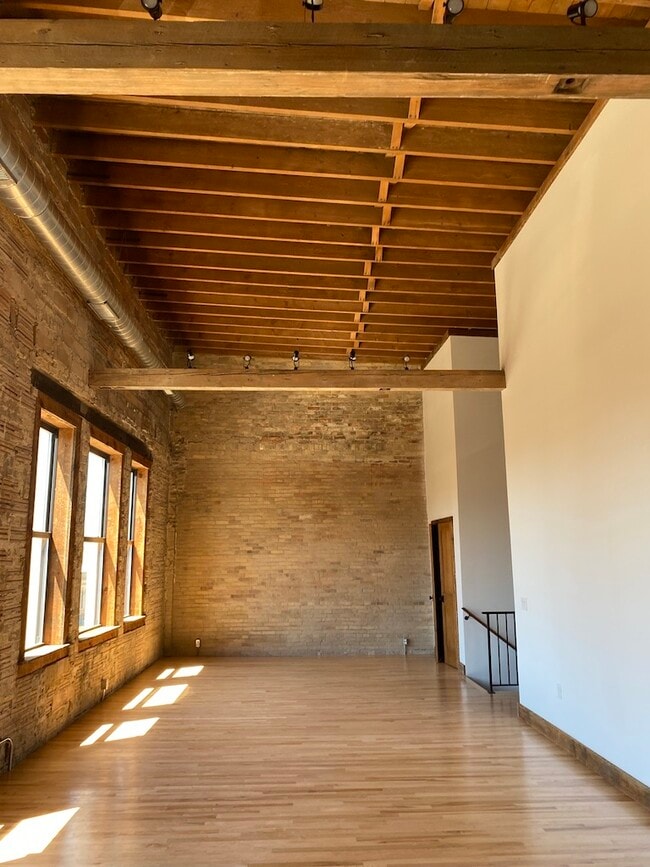 Photo - 403 Main St Apartamentos