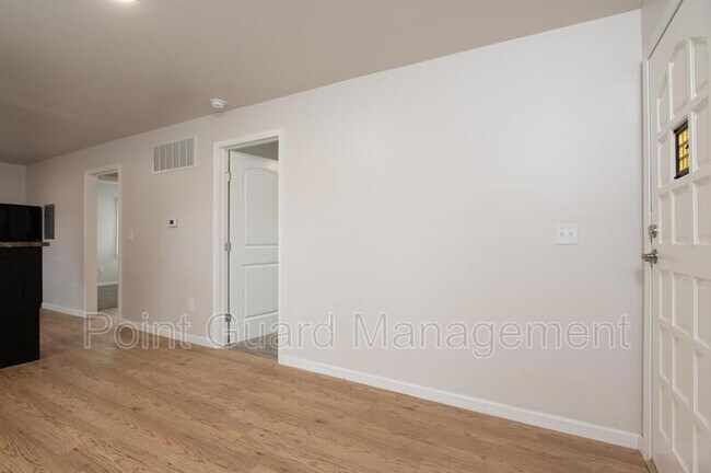 Photo - 2216 Topeka St