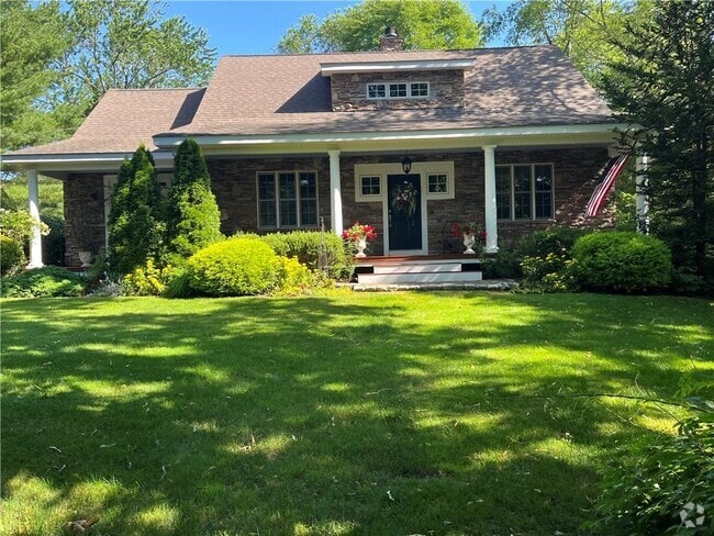 Building Photo - 93B Kickemuit Ave Rental
