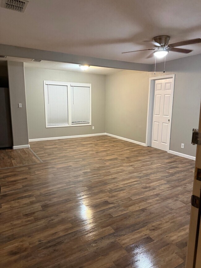 Photo - 3637 Harris Dr