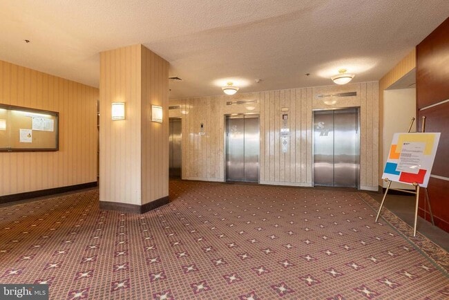 Photo - 3709 S George Mason Dr Unidad 115