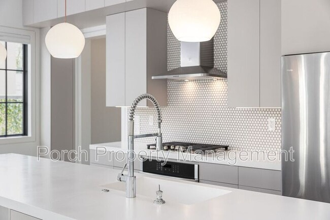 Photo - 207 E Intendencia St
