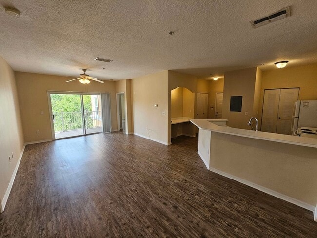 Building Photo - 605 Fairway Dr Unit 307 Rental