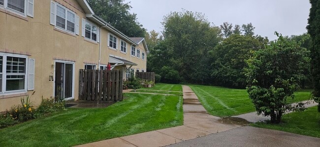1142 Greenwood Cir