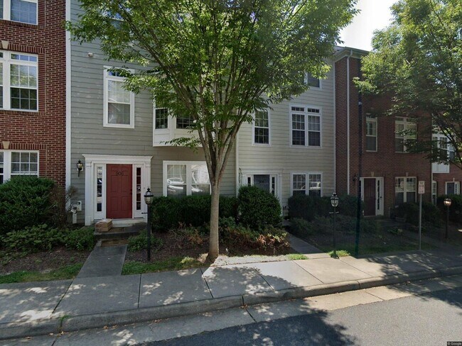 Beautiful townhome - 4BR, 2.5 Ba in a grea... - Beautiful townhome - 4BR, 2.5 Ba in a grea...