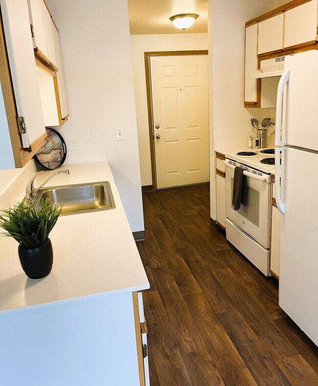 Photo - 1 Bedroom with upgrades in Lake Oswego---1 MONTH FREE w/ 13 Month Lease Unit 13