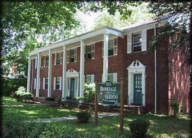 Building Photo - 935 Broad St