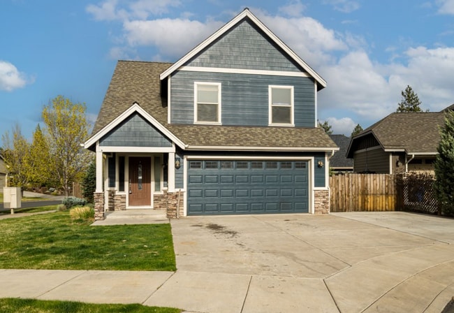 Building Photo - Cozy 3 Bed Home: New Carpet, Fully Fenced Yard & Near Old Mill
