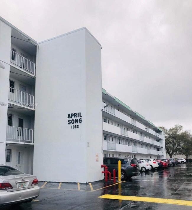 Building Photo - 1333 E Hallandale Beach Blvd Unit 223