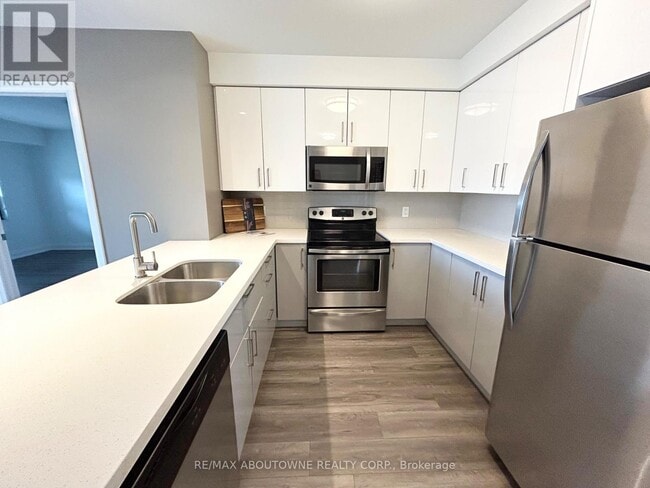 Photo - 460 Belmont Ave W