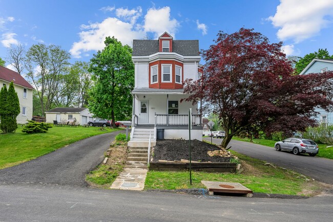 Fully renovated 5 Bed, 2 Bath home - Fully renovated 5 Bed, 2 Bath home