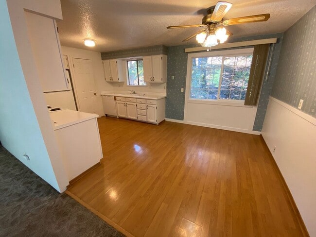 Photo - Great 2 Level Four Bedroom House!