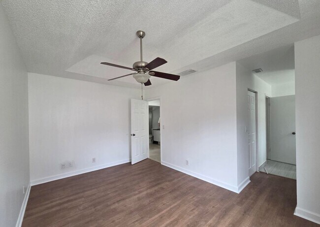 Photo - 533 NW 47th Ave